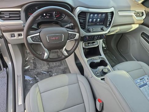 Used 2023 GMC Acadia SLT w/ Preferred Package image 17