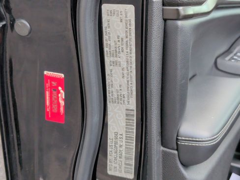 Used 2023 Jeep Grand Cherokee L Laredo image 40