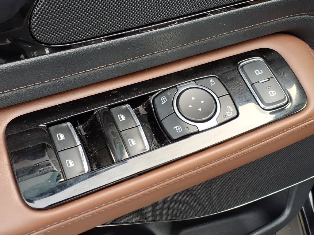Used 2025 Lincoln Aviator Reserve w/ Jet Appearance Package AWD/4WD image 18