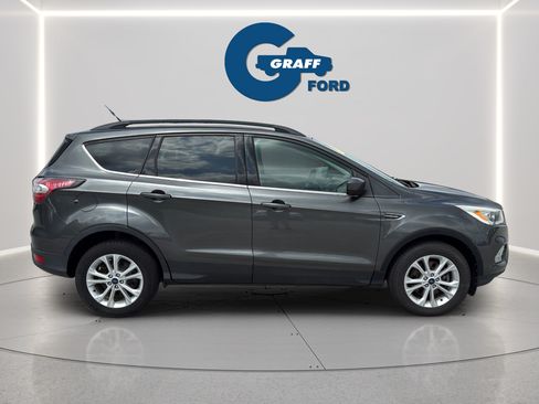 Used 2017 Ford Escape SE w/ Equipment Group 201A AWD/4WD image 9