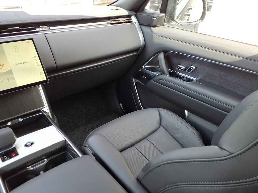 New 2026 Land Rover Range Rover Long Wheelbase SE AWD/4WD image 22