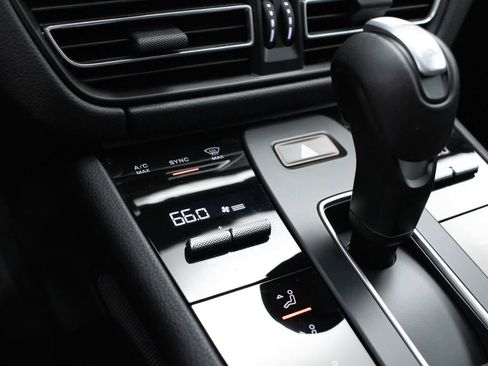Certified 2026 Porsche Macan AWD/4WD image 29
