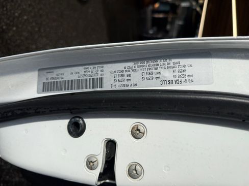 Used 2019 Dodge Challenger SXT image 19