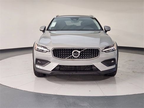 New 2026 Volvo V60 B5 Cross Country Plus w/ Protection Package Premier image 9