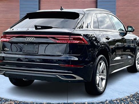 Used 2019 Audi Q8 Premium image 13