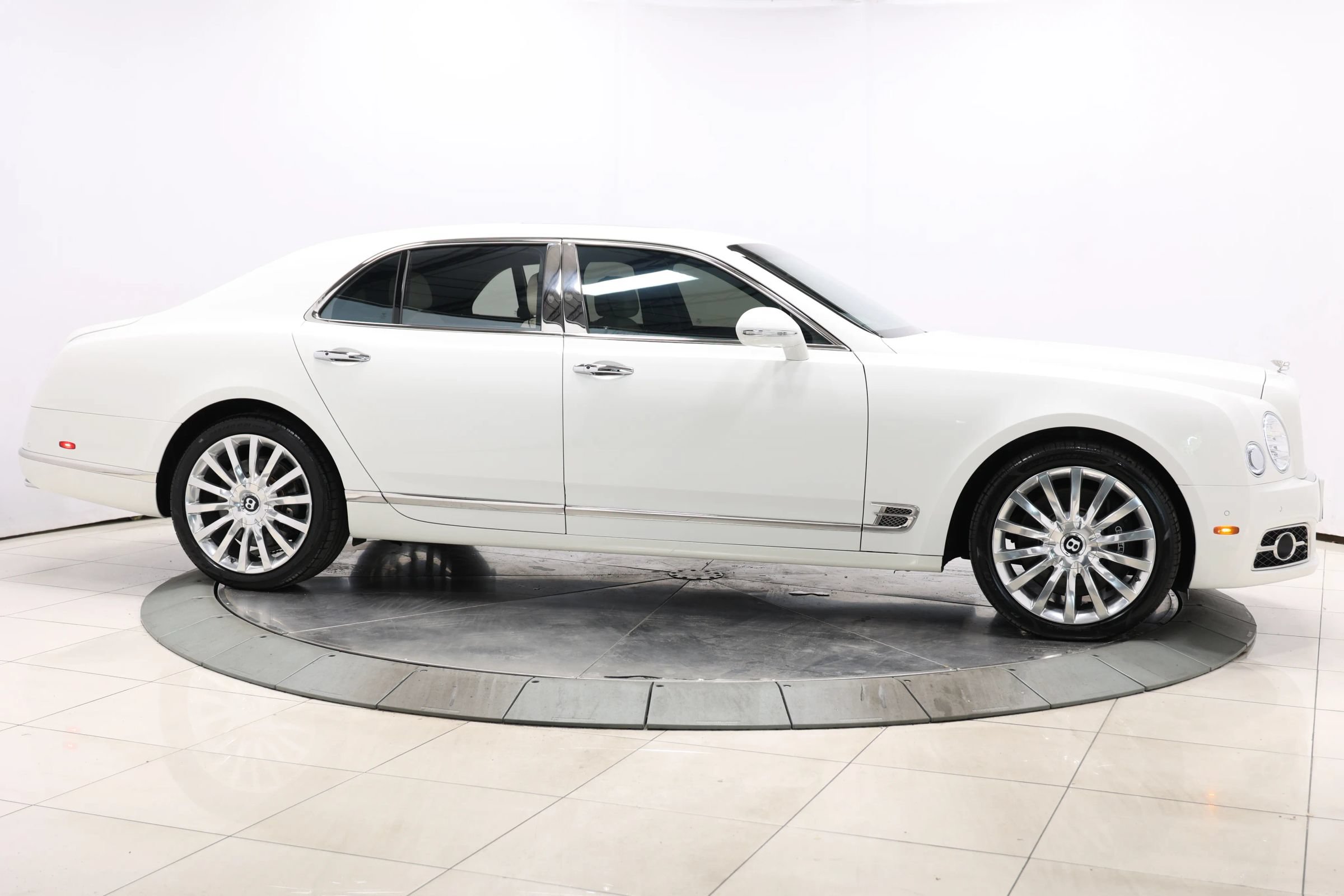 Used 2017 Bentley Mulsanne RWD image 91