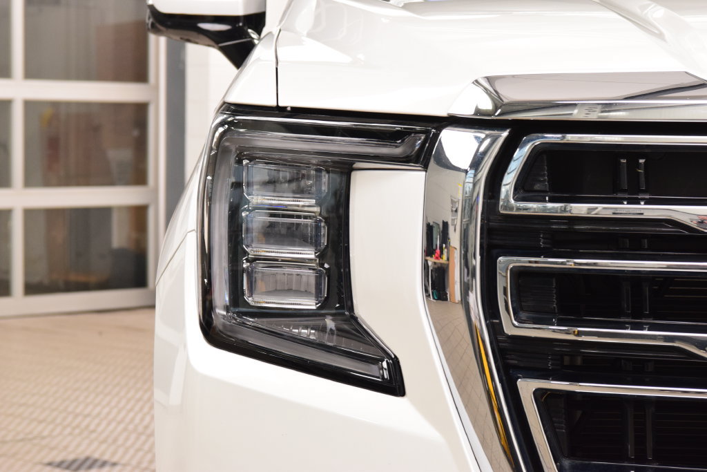 Used 2022 GMC Yukon SLT w/ SLT Luxury Package AWD/4WD image 12