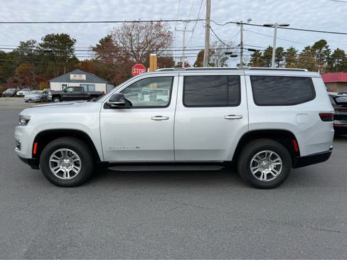 Used 2024 Jeep Wagoneer 4WD image 5