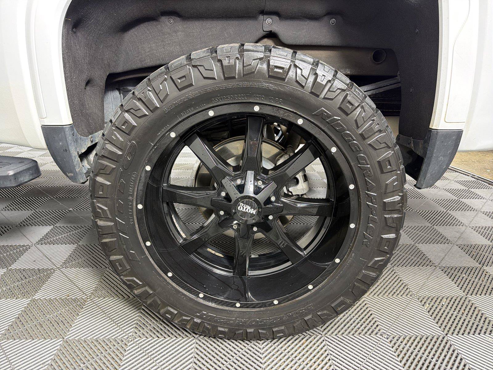 Used 2023 GMC Sierra 1500 SLT w/ SLT Premium Plus Package AWD/4WD image 17