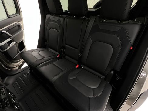 Used 2024 Land Rover Defender 110 X-Dynamic SE image 16