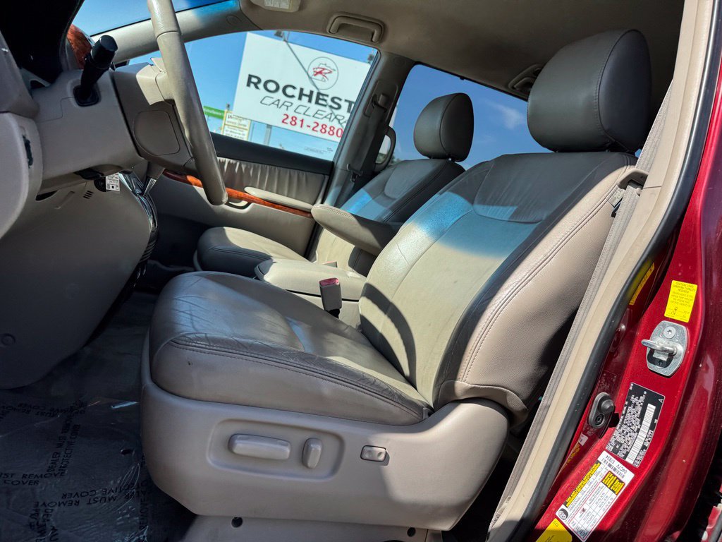 Used 2010 Toyota Sienna XLE FWD image 4
