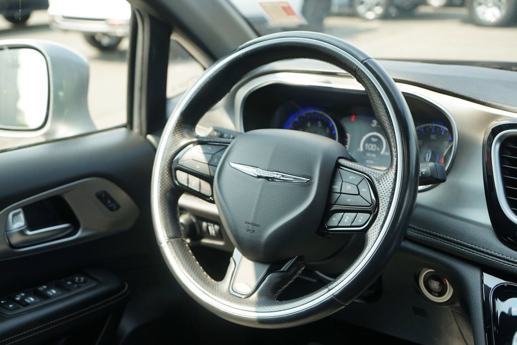 Used 2021 Chrysler Pacifica Limited w/ S Appearance Package AWD/4WD image 24