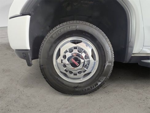 Used 2022 GMC Sierra 3500 Denali w/ Denali Ultimate Package image 14
