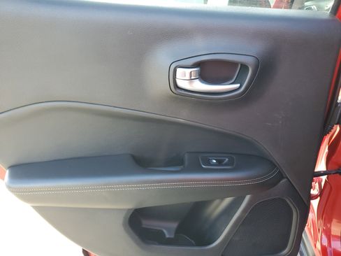 Used 2018 Jeep Compass Latitude image 29