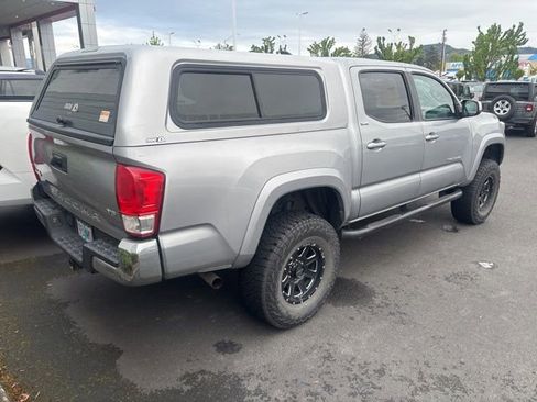 Used 2017 Toyota Tacoma SR5 AWD/4WD image 2