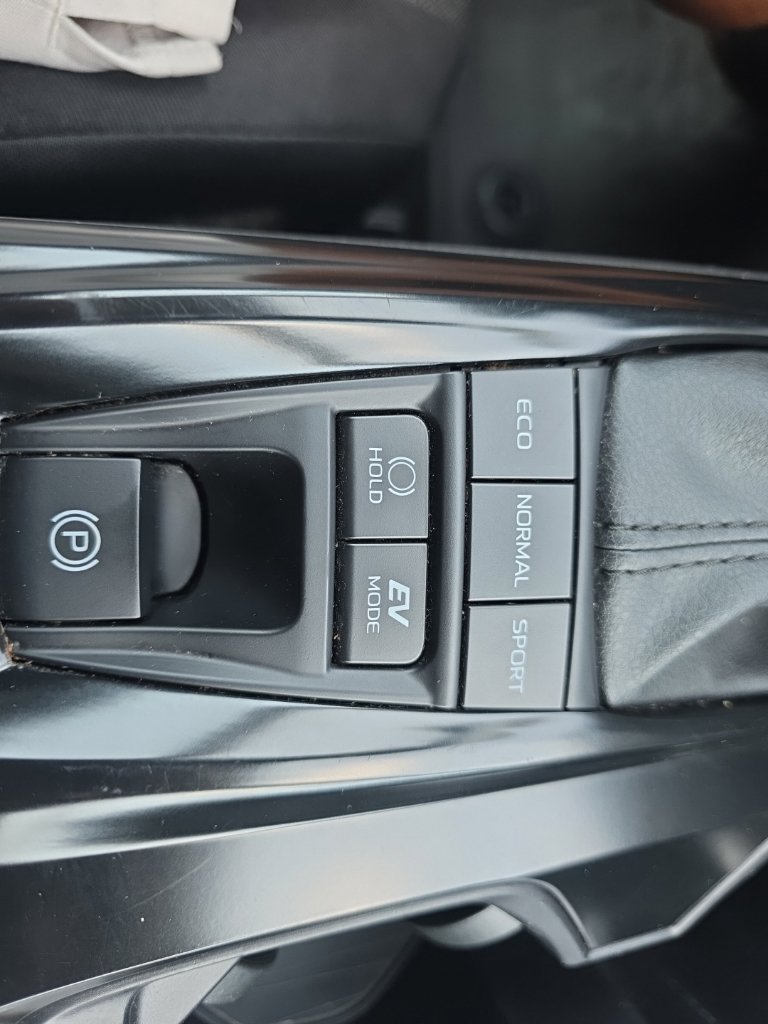 Used 2025 Toyota Camry LE FWD image 21