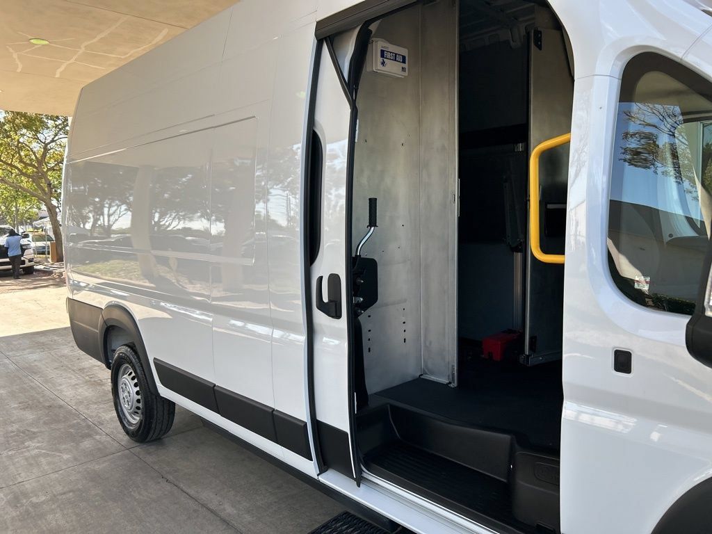 Used 2024 RAM ProMaster 3500 w/ Delivery Van Package FWD image 21