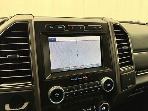 Used 2020 Ford Expedition XLT w/ Equipment Group 202A AWD/4WD image 23
