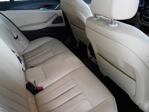 Certified 2023 BMW 530e w/ Premium Package RWD image 33