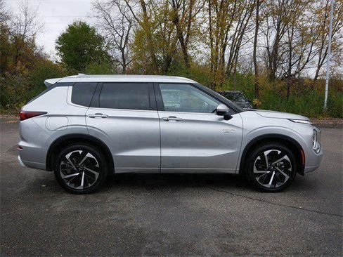 Used 2025 Mitsubishi Outlander SEL image 8