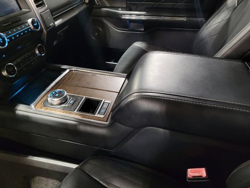 Used 2018 Ford Expedition Max Platinum RWD image 26