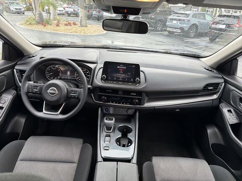 Used 2024 Nissan Rogue SV FWD image 10