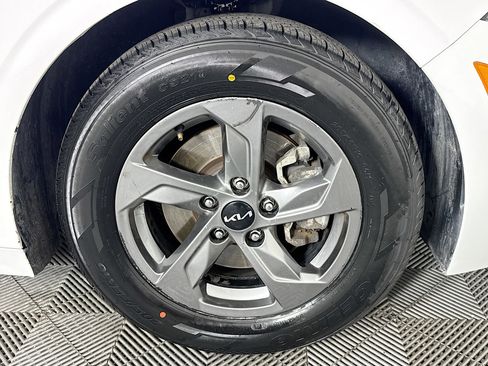 Used 2023 Kia K5 LXS image 31