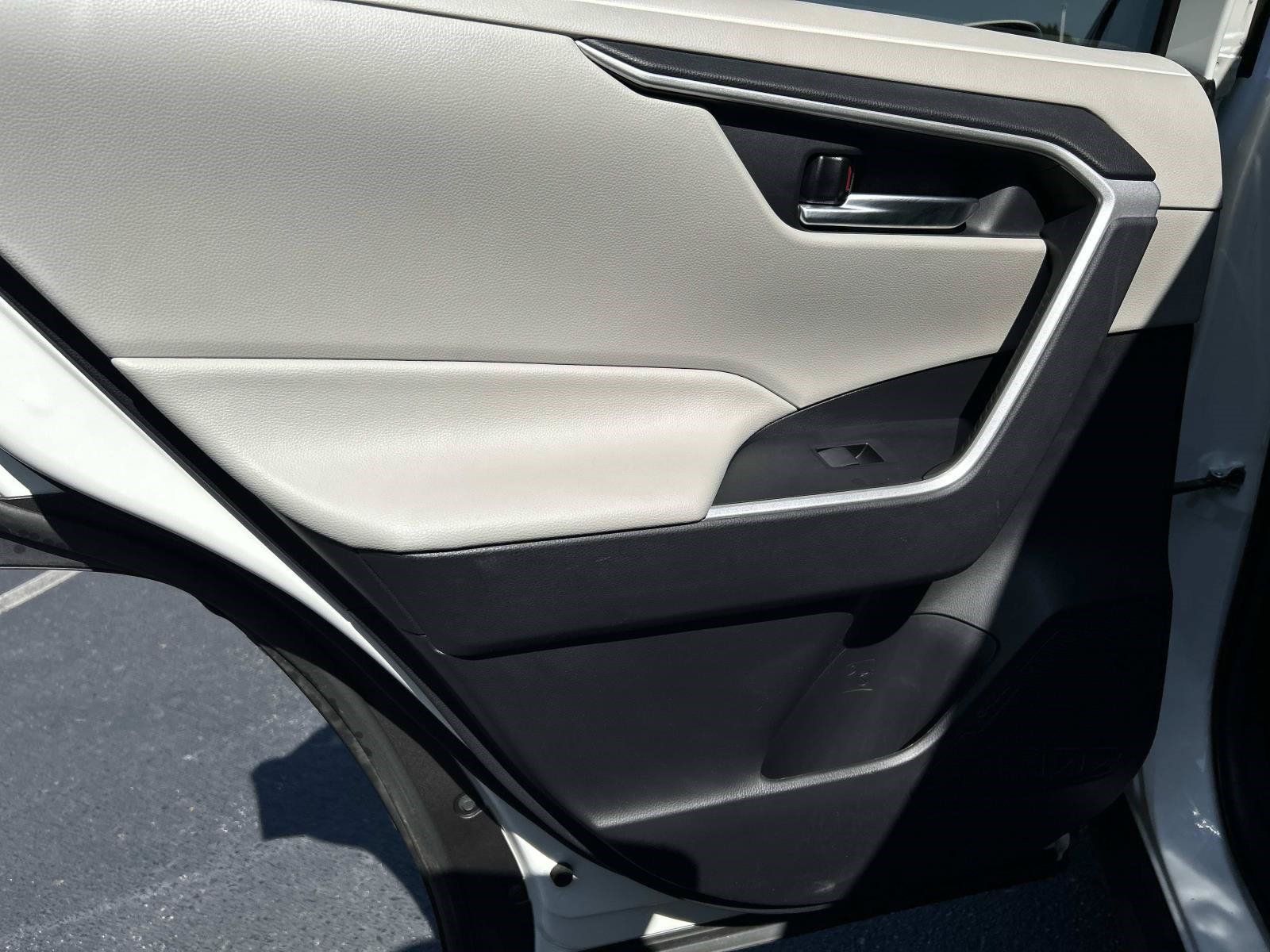 Used 2020 Toyota RAV4 XLE FWD image 10