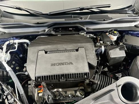 Used 2025 Honda Pilot Sport image 33