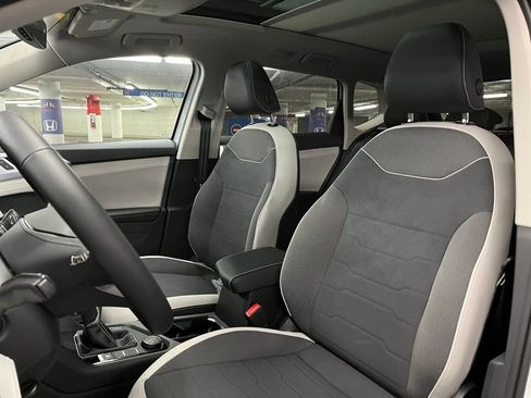 New 2025 Volkswagen Taos SE image 19