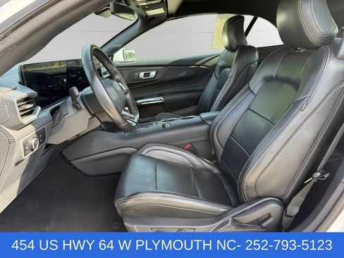 Used 2025 Ford Mustang Premium RWD image 9