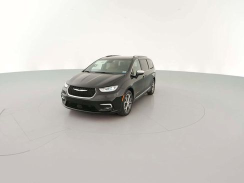 New 2026 Chrysler Pacifica Pinnacle image 3