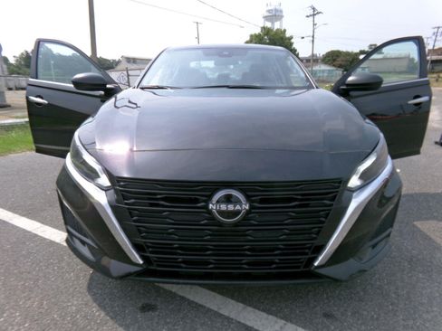 Used 2025 Nissan Altima 2.5 SV FWD image 5
