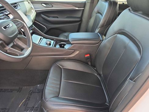 Used 2024 Jeep Grand Cherokee Limited w/ Luxury Tech Group II image 15