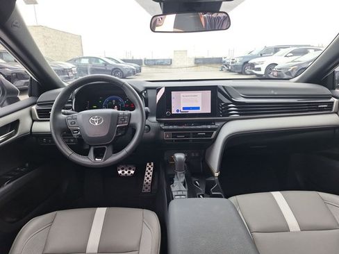 Used 2026 Toyota Camry SE FWD image 15