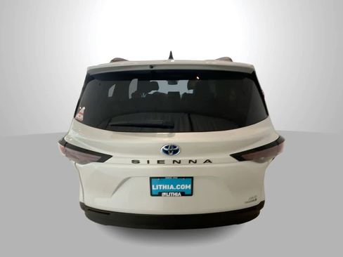 Used 2024 Toyota Sienna XLE image 7