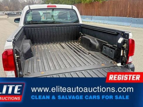 Used 2016 Toyota Tacoma SR image 17