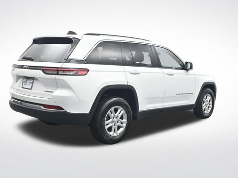 Used 2023 Jeep Grand Cherokee Laredo RWD image 6