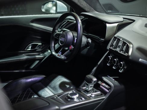 Used 2017 Audi R8 V10 w/ Carbon Exterior Package image 34