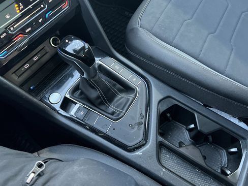 Certified 2025 Volkswagen Taos SE FWD image 24