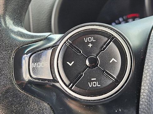 Used 2016 Kia Soul + FWD image 23