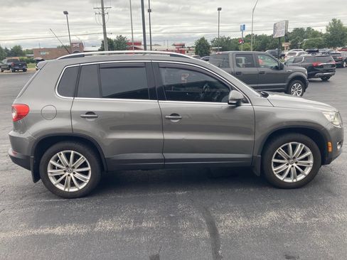 Used 2010 Volkswagen Tiguan SEL image 2