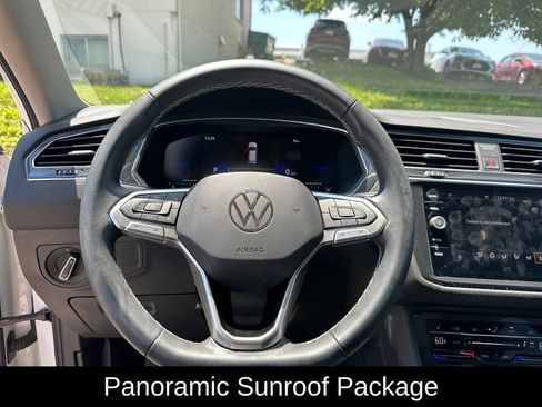 Used 2023 Volkswagen Tiguan SE w/ Panoramic Sunroof Package FWD image 10