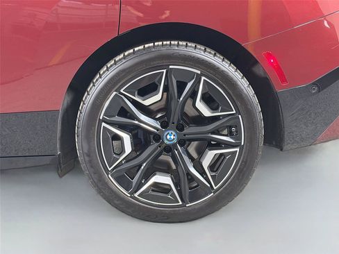 Used 2024 BMW iX xDrive50 w/ Sport Package AWD/4WD image 30