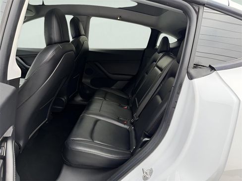 Used 2021 Tesla Model Y Long Range image 23