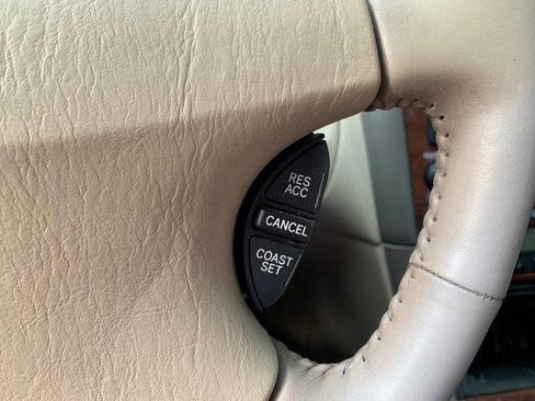 Used 2000 Toyota Avalon XLS image 34