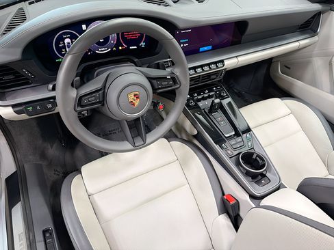 Certified 2025 Porsche 911 Carrera RWD image 4