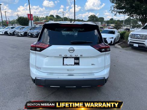 Used 2024 Nissan Rogue SL w/ SL Premium Package FWD image 6