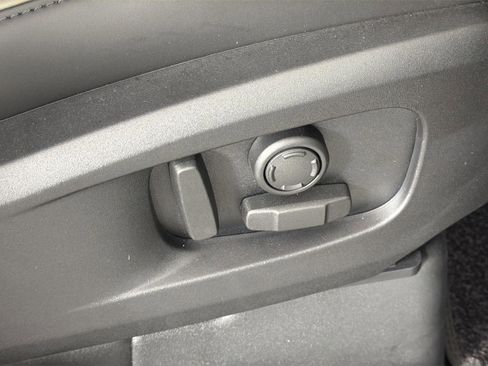 New 2026 Land Rover Defender 110 S image 34