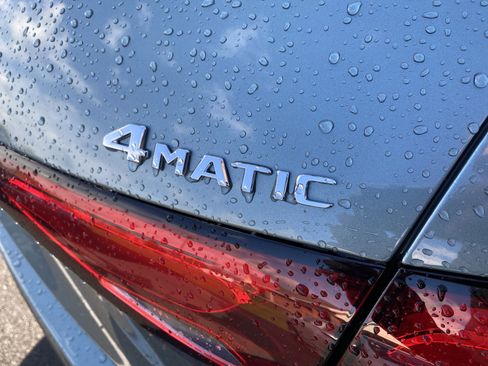 Used 2025 Mercedes-Benz GLC 300 4MATIC image 8